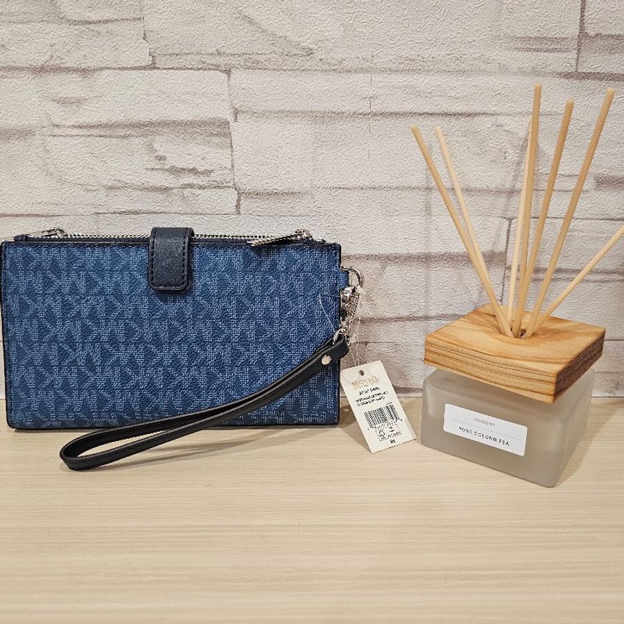 MICHAEL KORS MK 多功能雙拉鍊手掛式 手拿包 中夾 長夾 手機包 護照夾(牛仔 藍色 )-6