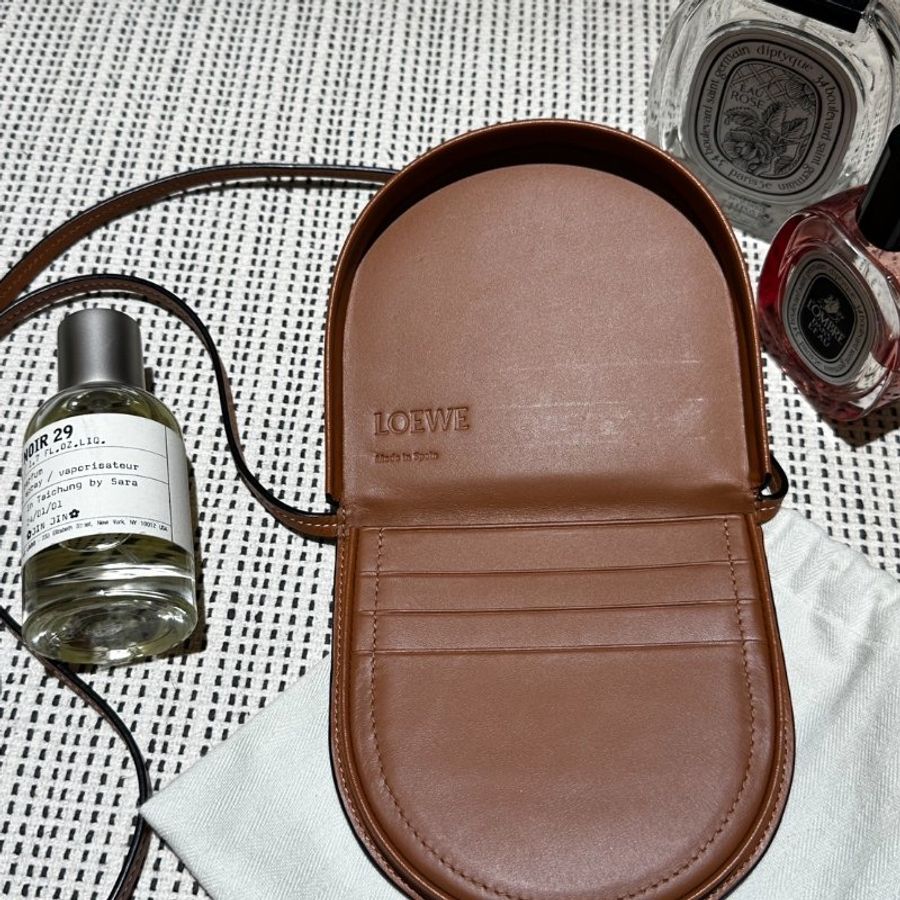 Loewe Mini Heel Pouch 焦糖色-2