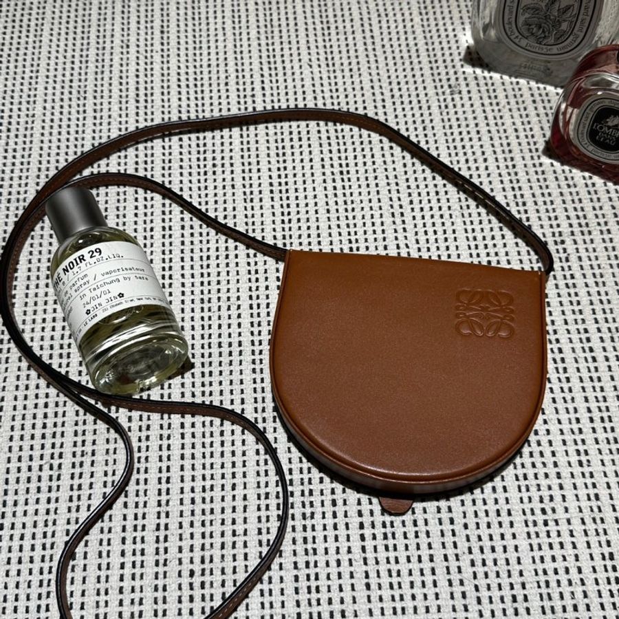 Loewe Mini Heel Pouch 焦糖色-5