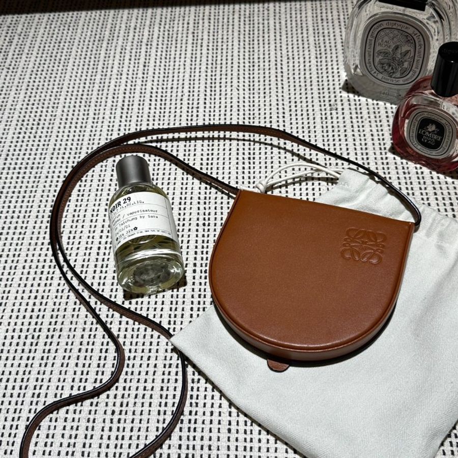 Loewe Mini Heel Pouch 焦糖色-7