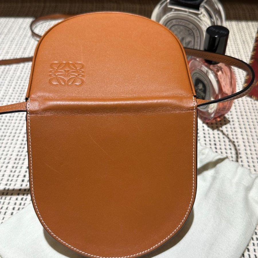 Loewe Mini Heel Pouch 焦糖色-9