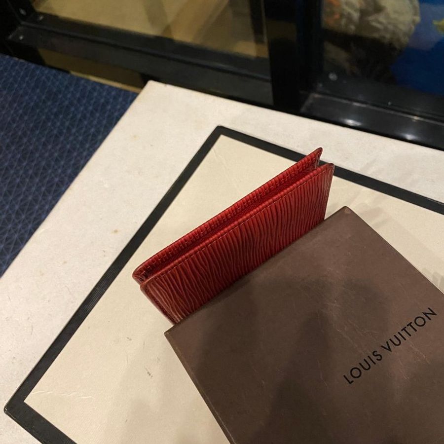 LV 紅色直立6卡短夾-1