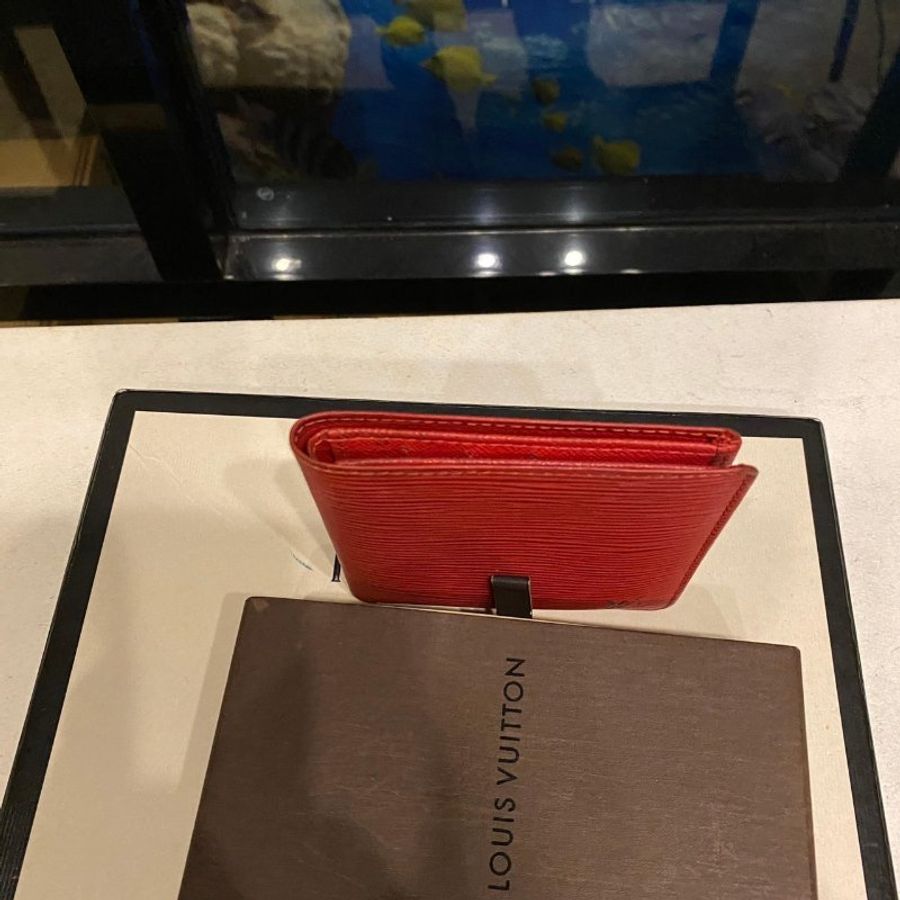 LV 紅色直立6卡短夾-2