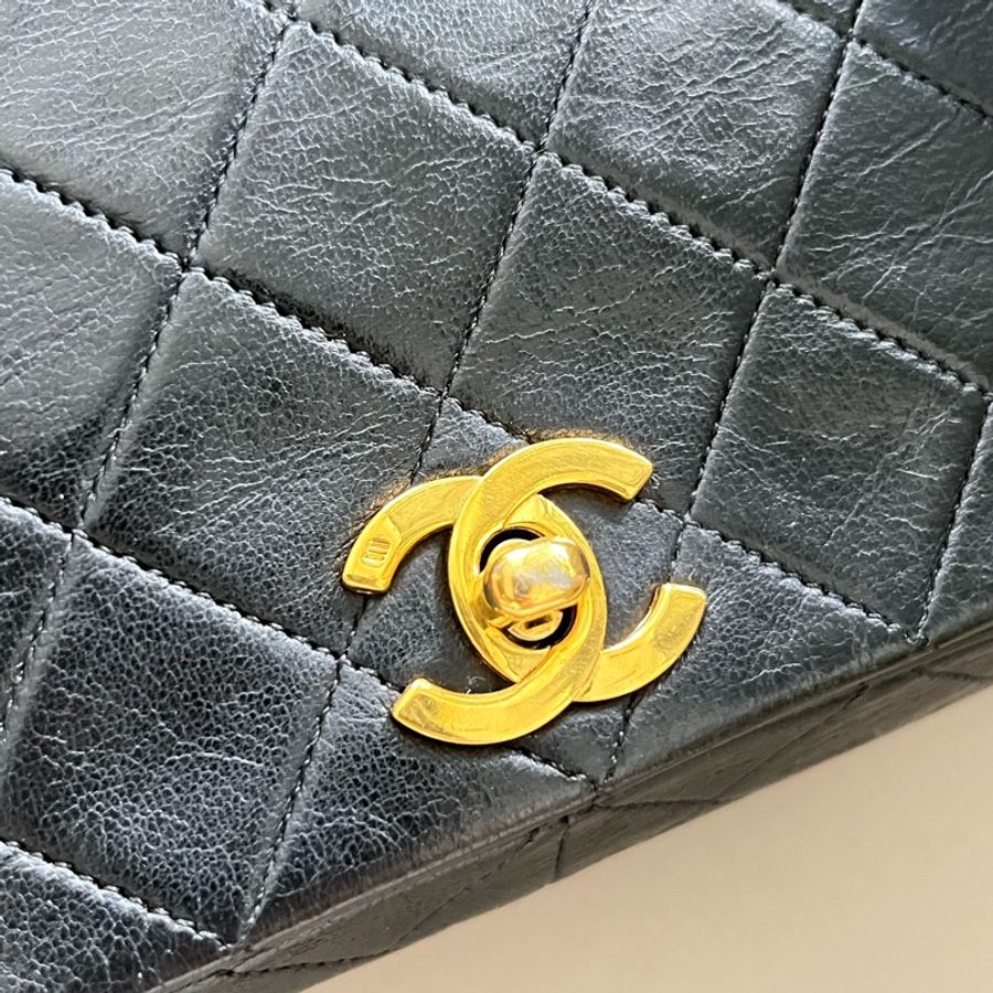 Chanel Vintage 黑色金鏈口蓋包-16