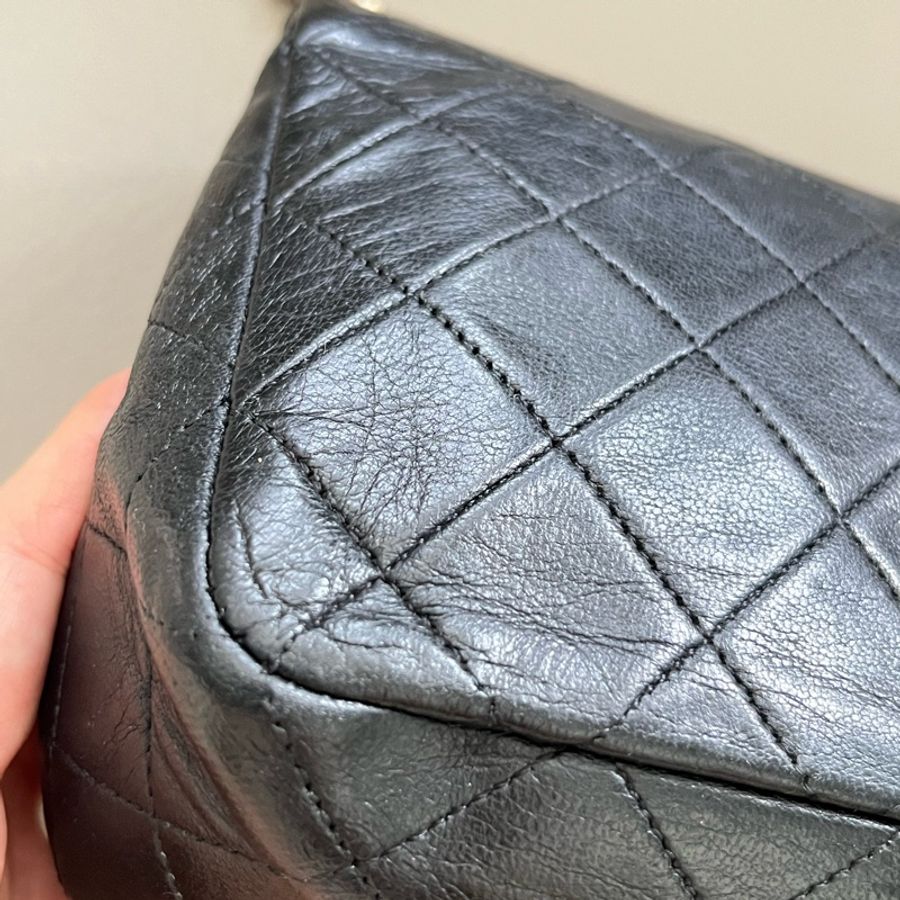 Chanel Vintage 黑色金鏈口蓋包-19