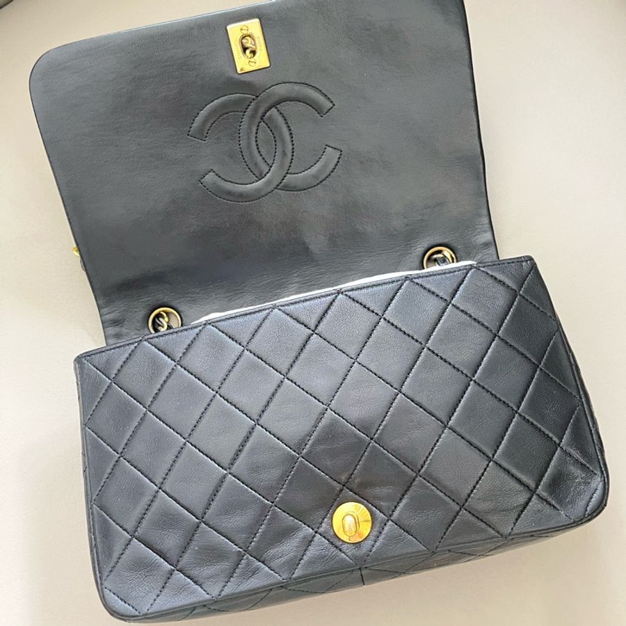 Chanel Vintage 黑色金鏈口蓋包-21