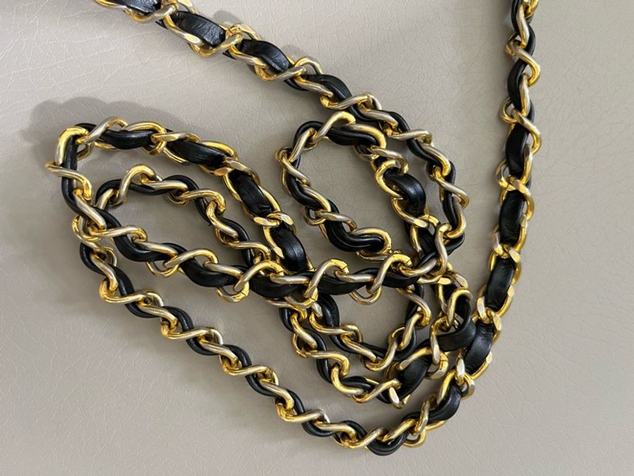 Chanel Vintage 黑色金鏈口蓋包-32
