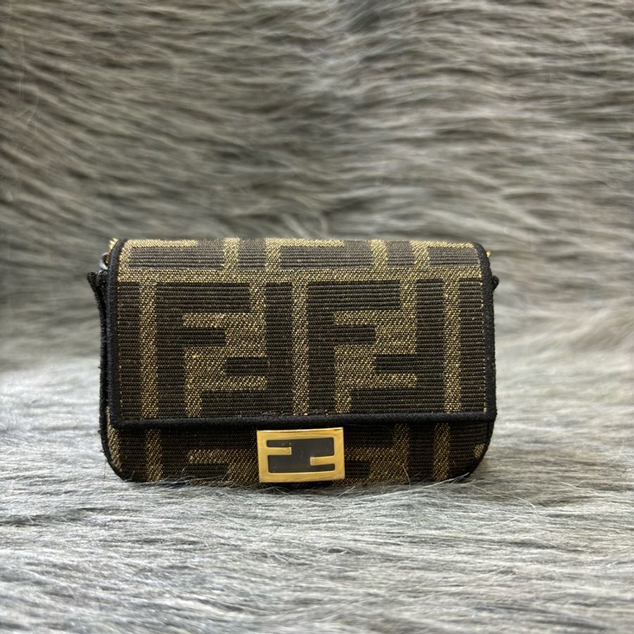 FENDI 7AR844 nano Baguette FF緹花 老花字紋 超迷你法棍金鍊 鑰匙包 零錢包 卡夾 信用卡包 小廢包 口紅包 耳機包 斜背包-1