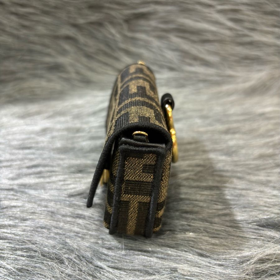 FENDI 7AR844 nano Baguette FF緹花 老花字紋 超迷你法棍金鍊 鑰匙包 零錢包 卡夾 信用卡包 小廢包 口紅包 耳機包 斜背包-4