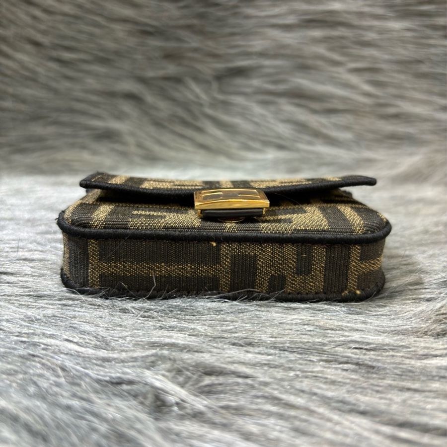 FENDI 7AR844 nano Baguette FF緹花 老花字紋 超迷你法棍金鍊 鑰匙包 零錢包 卡夾 信用卡包 小廢包 口紅包 耳機包 斜背包-5