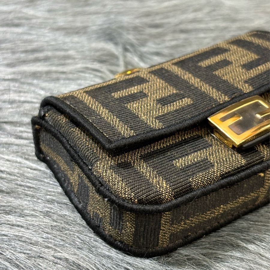FENDI 7AR844 nano Baguette FF緹花 老花字紋 超迷你法棍金鍊 鑰匙包 零錢包 卡夾 信用卡包 小廢包 口紅包 耳機包 斜背包-6