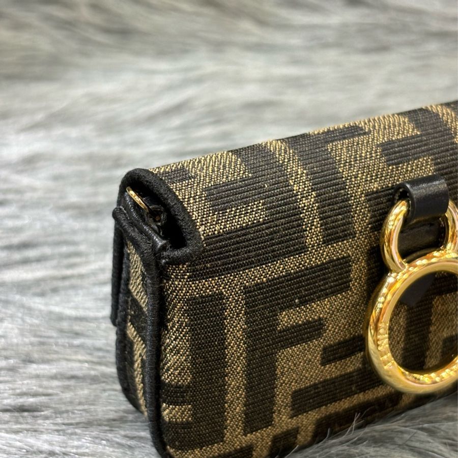 FENDI 7AR844 nano Baguette FF緹花 老花字紋 超迷你法棍金鍊 鑰匙包 零錢包 卡夾 信用卡包 小廢包 口紅包 耳機包 斜背包-12