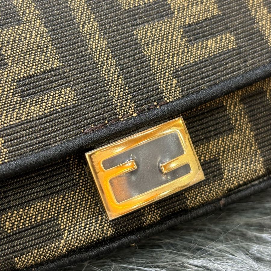 FENDI 7AR844 nano Baguette FF緹花 老花字紋 超迷你法棍金鍊 鑰匙包 零錢包 卡夾 信用卡包 小廢包 口紅包 耳機包 斜背包-15