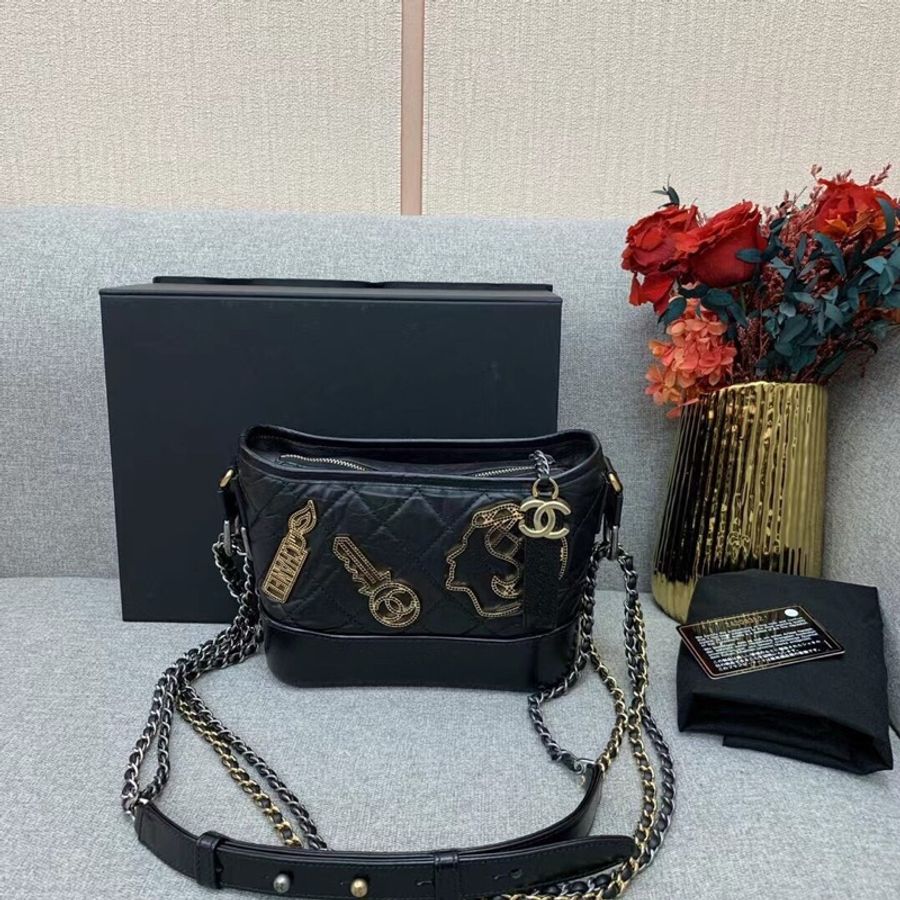 香奈兒/Chanel 流浪包小號黑金限量大都會系列徽章款 劉雯同款 24開 尺寸20*15-0