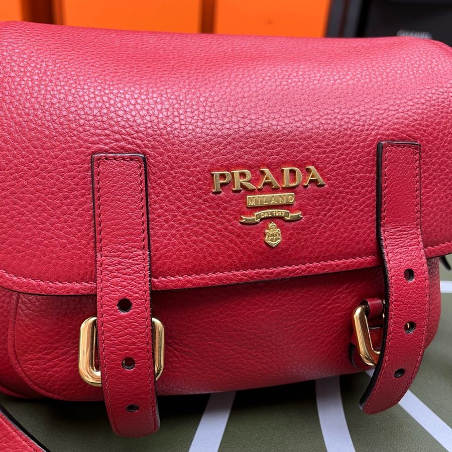 Prada 紅色 純牛皮 荔枝紋 郵差包 斜挎單肩❤️-8