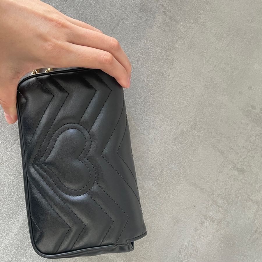 GUCCI Super Mini Marmont 仿舊金雙G牛皮釦式斜背包(黑色)-1