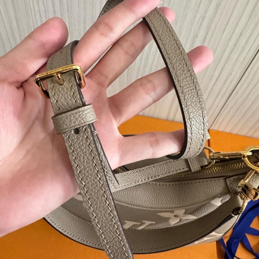 Lv斑鳩灰壓紋牛角包晶片款-13