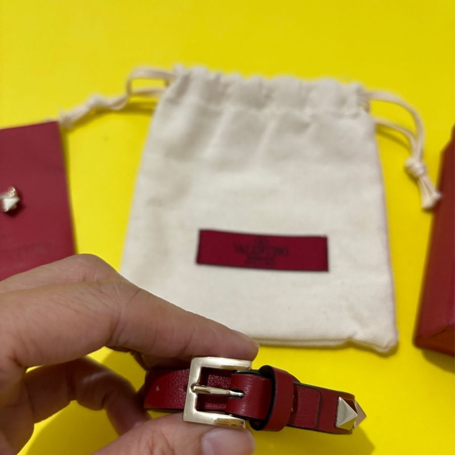 VALENTINO 紅色皮革卯釘手環-0