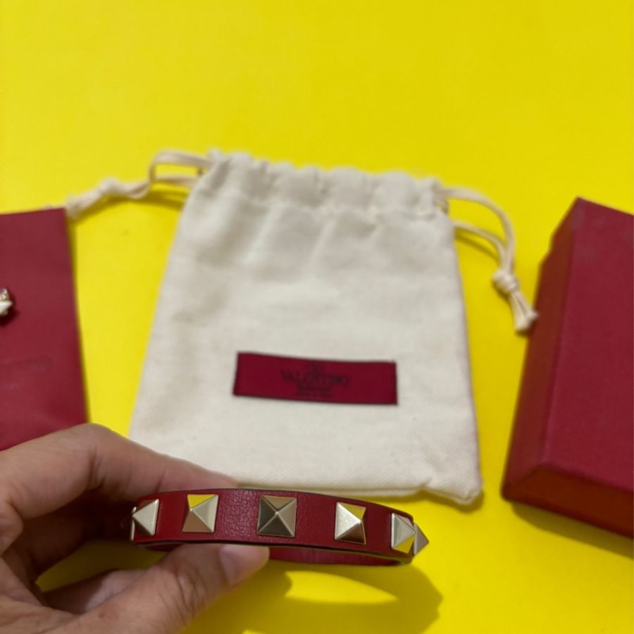 VALENTINO 紅色皮革卯釘手環-2