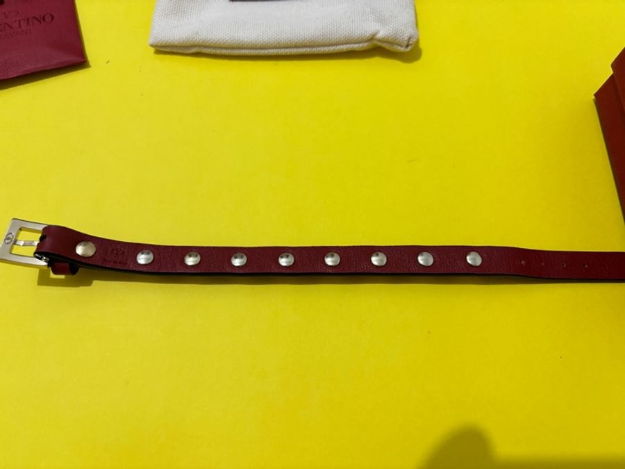 VALENTINO 紅色皮革卯釘手環-4