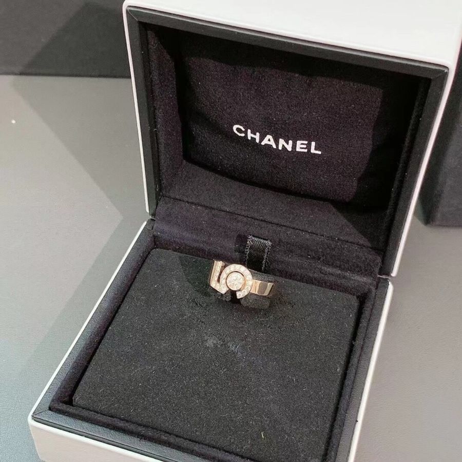 Chanel香奈兒N5系列5號玫瑰金鑲鑽戒指50號,主鑽0.25ct,F色,vvs2,超級無敵洋氣款 中間大顆鑽設計 2024年購入-1