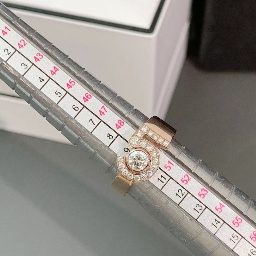 Chanel香奈兒N5系列5號玫瑰金鑲鑽戒指50號,主鑽0.25ct,F色,vvs2,超級無敵洋氣款 中間大顆鑽設計 2024年購入-2