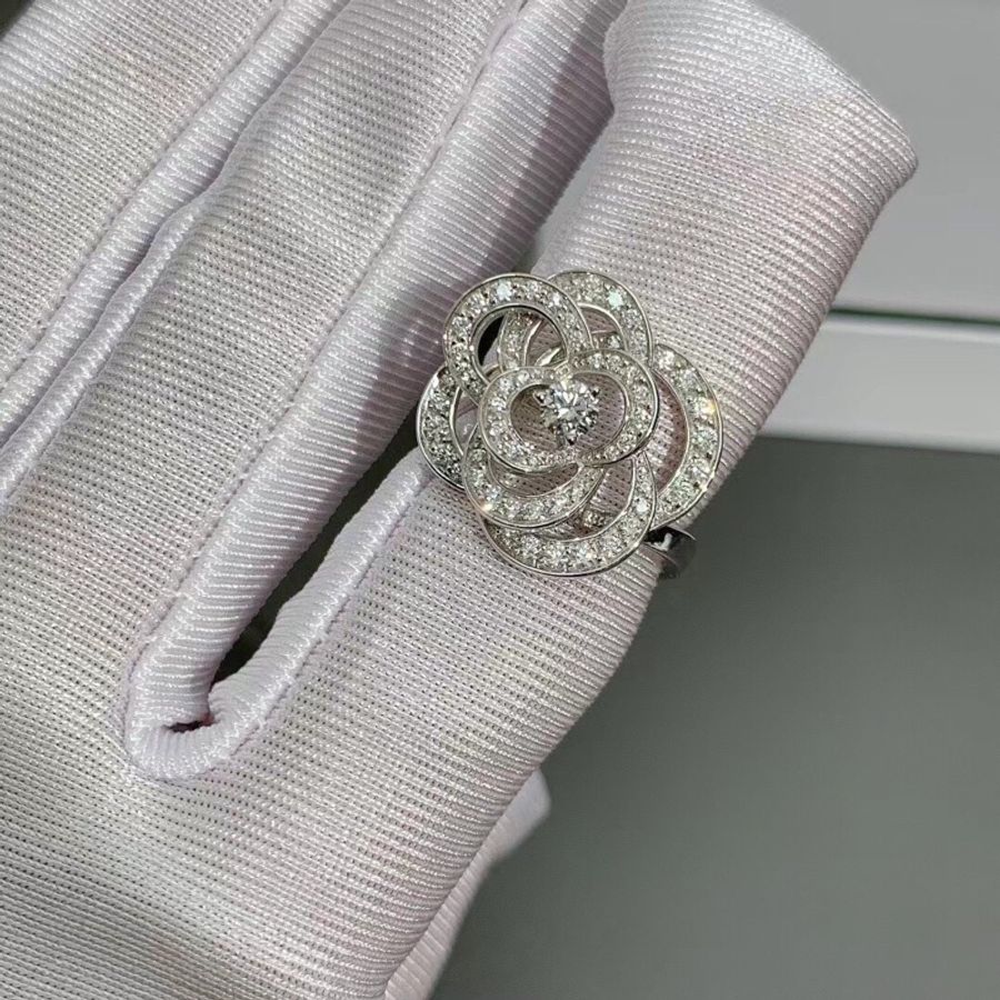 Chanel香奈兒 山茶花白金滿鑽戒指50號-4
