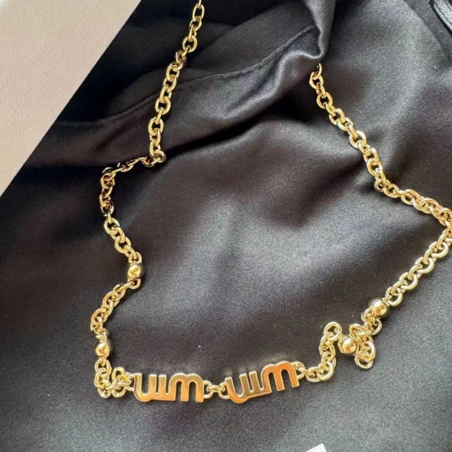 miumiu字母項鍊 全新-1