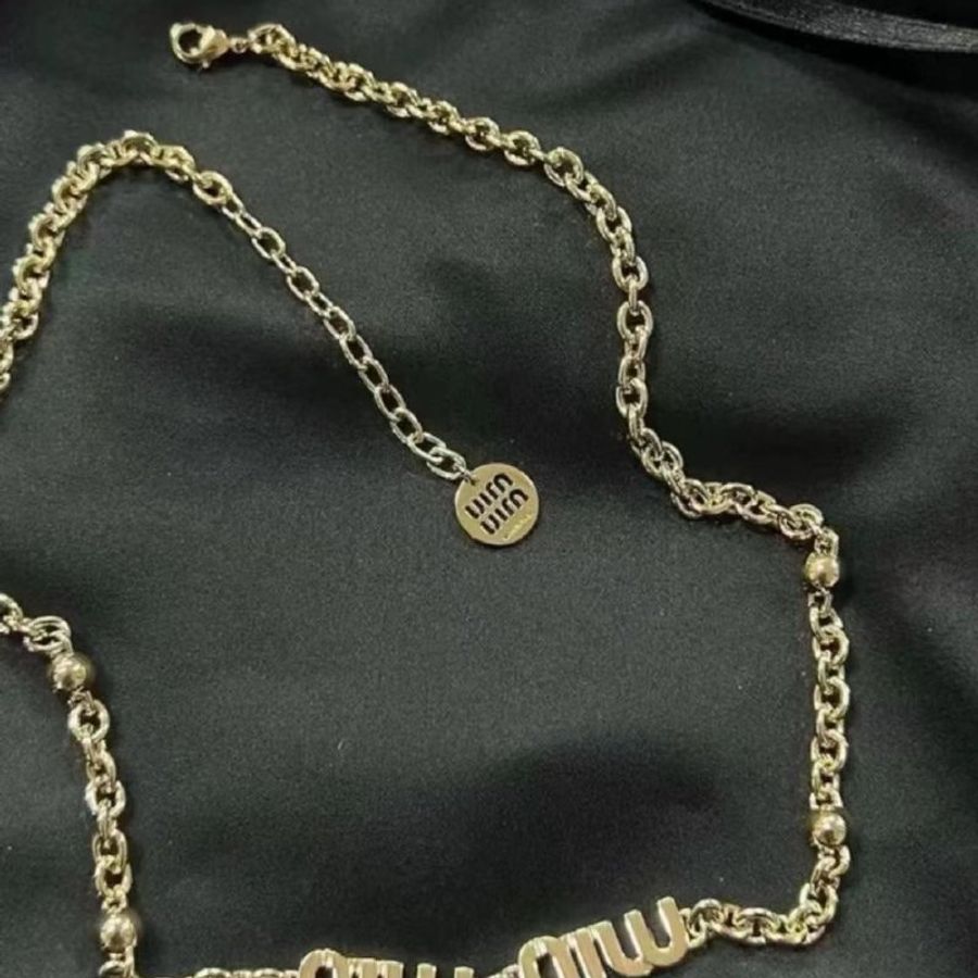 miumiu字母項鍊 全新-2