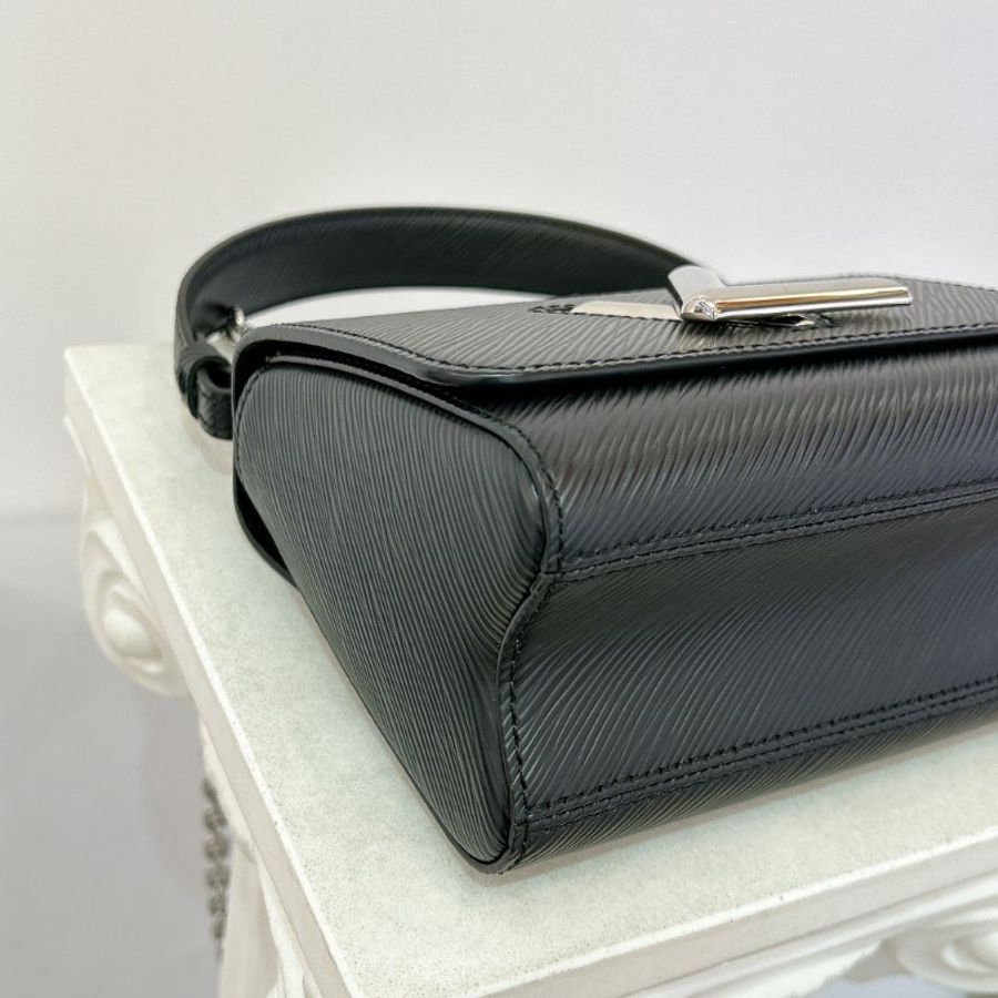LV M21118 Twist Epi牛皮字母轉鎖鍊帶肩背包/斜背包-8