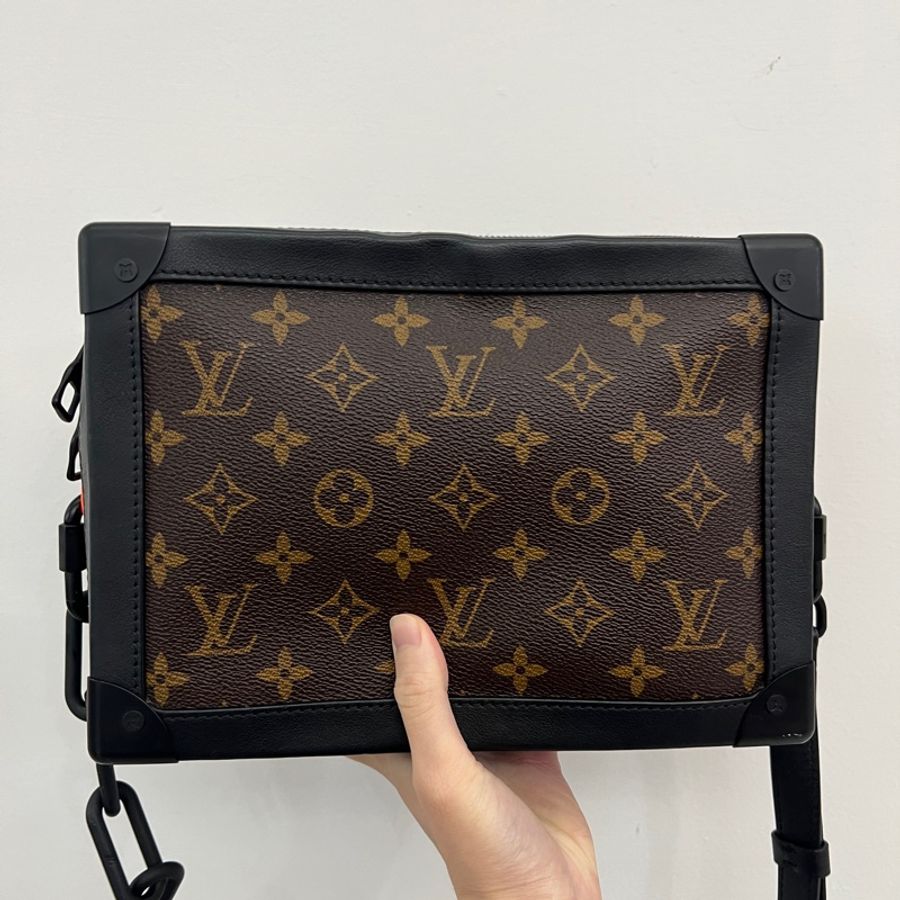 LV 原花黑牛皮Soft Trunk 斜背包M44478-0
