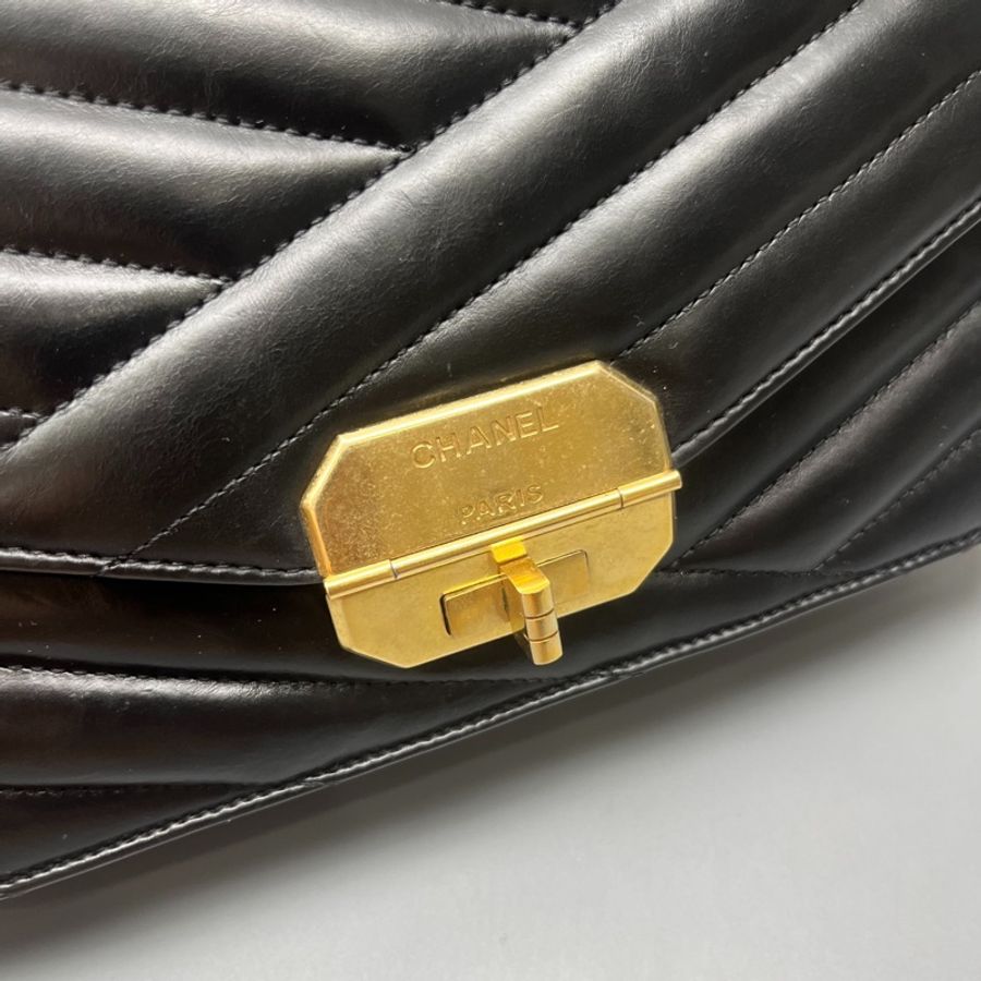 Chanel 全皮黑金鍊條單肩斜挎包-6