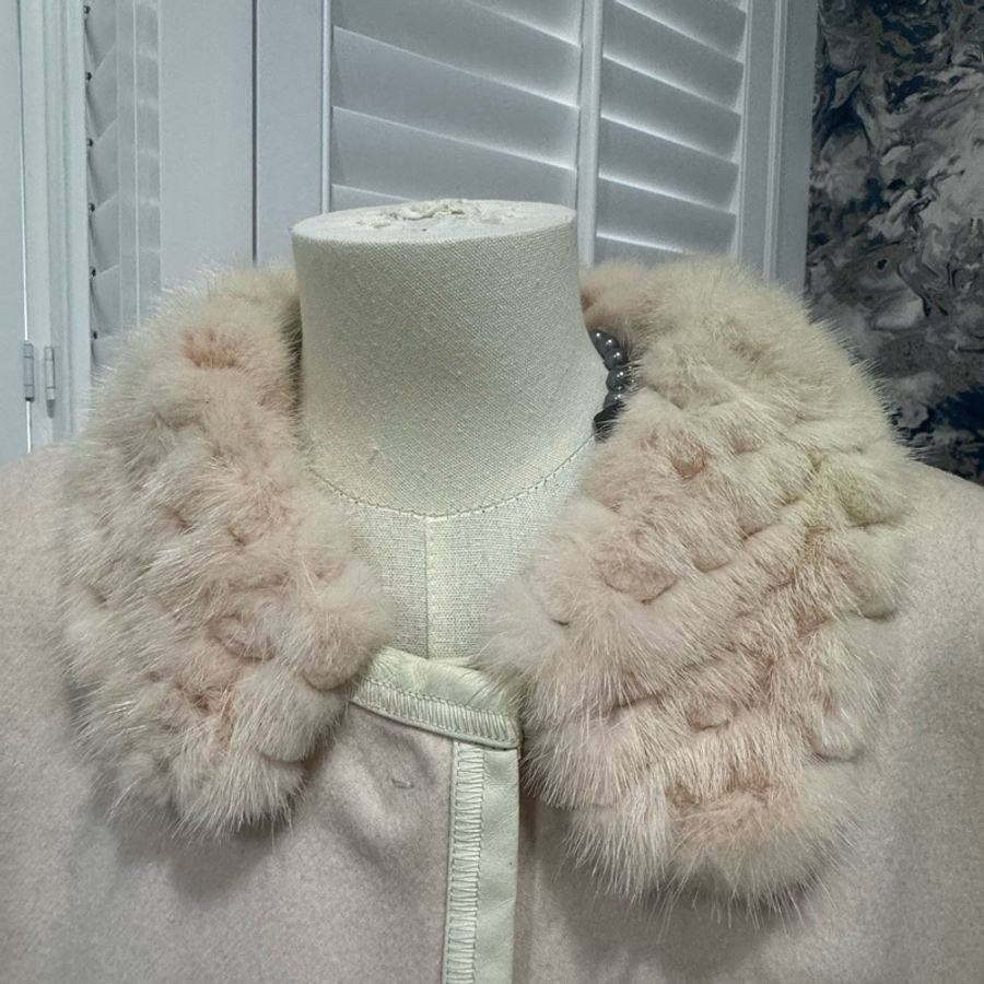 Fendi 貂毛羊毛粉色外套size IT44-1