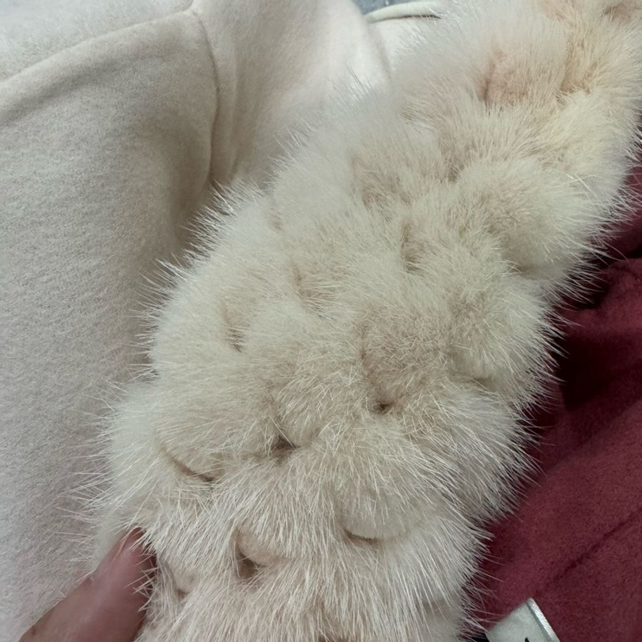 Fendi 貂毛羊毛粉色外套size IT44-5