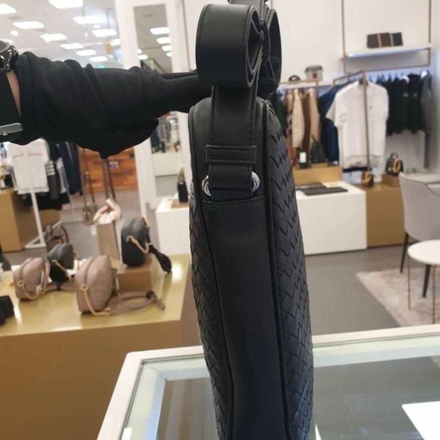 Bottega Veneta 443872 小羊皮編織郵差包 - 黑色經典設計,義大利製【促銷品】-3