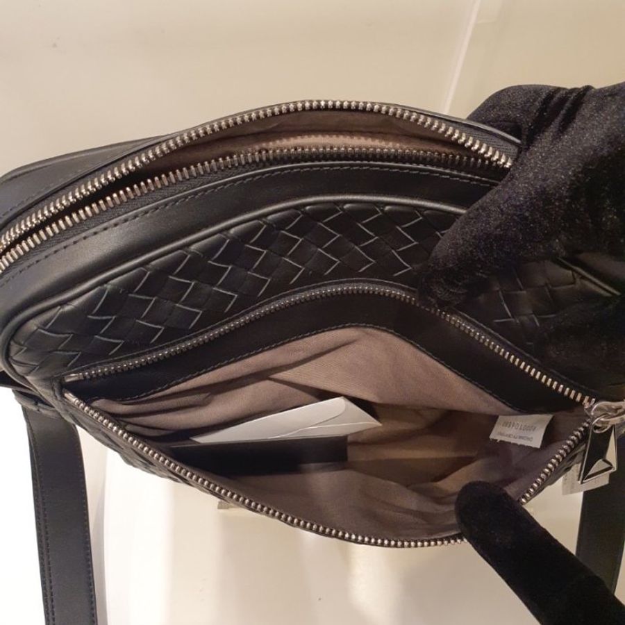 Bottega Veneta 443872 小羊皮編織郵差包 - 黑色經典設計,義大利製【促銷品】-9
