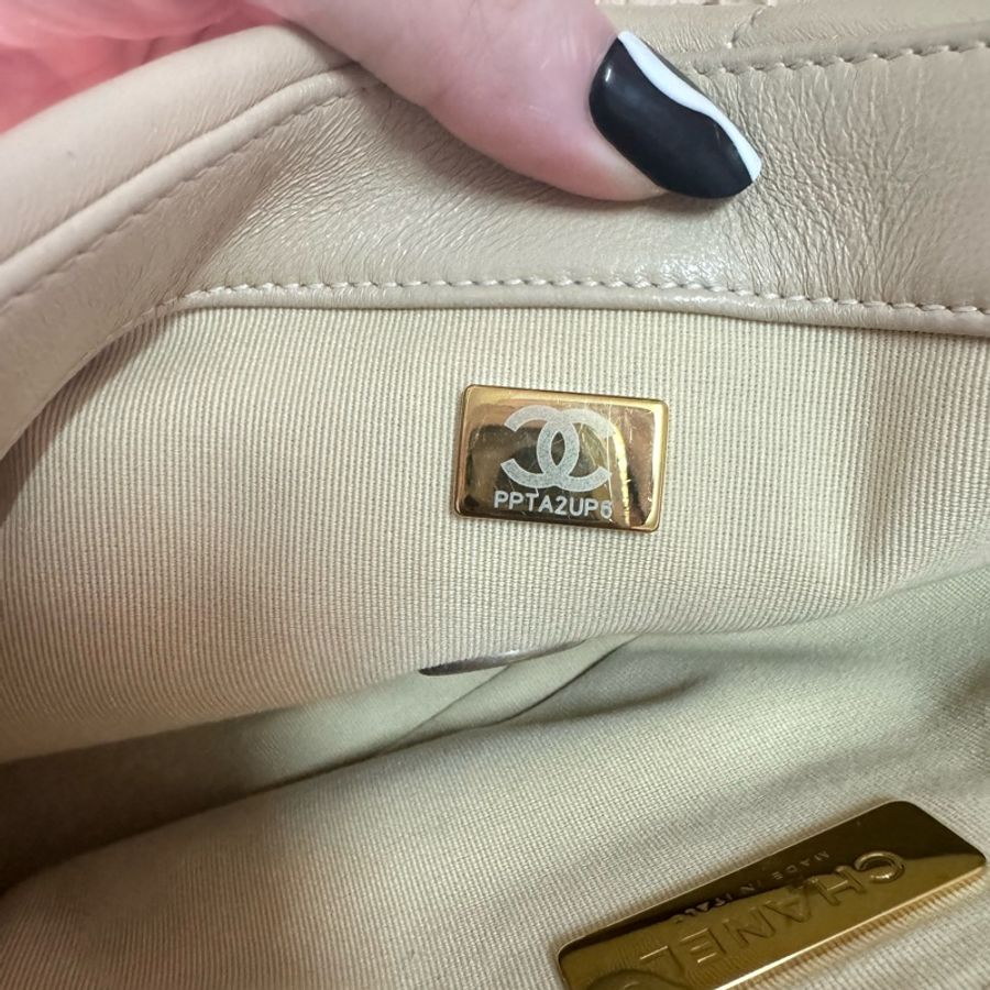 chanel19bag奶茶色杏色銀扣聖誕限定款26公分-3