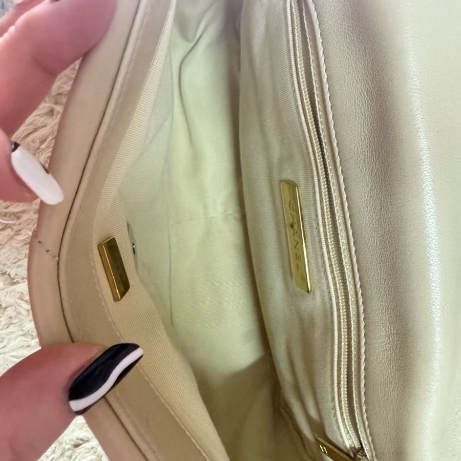 chanel19bag奶茶色杏色銀扣聖誕限定款26公分-4
