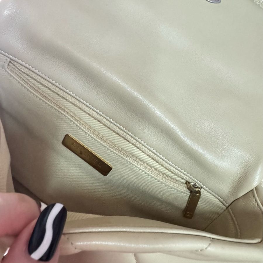 chanel19bag奶茶色杏色銀扣聖誕限定款26公分-5