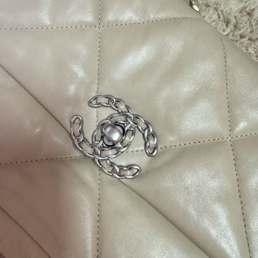 chanel19bag奶茶色杏色銀扣聖誕限定款26公分-7