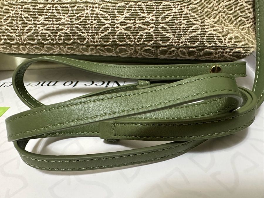 LOEWE 羅威 Mini Flamenco 經典品牌LOGO印花拼接拼接束口斜背包(酪梨綠)-14