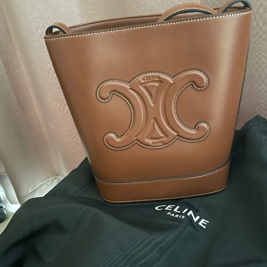 特價中⭐️Celine全新凱旋平滑牛皮水桶包（快速出貨）-0