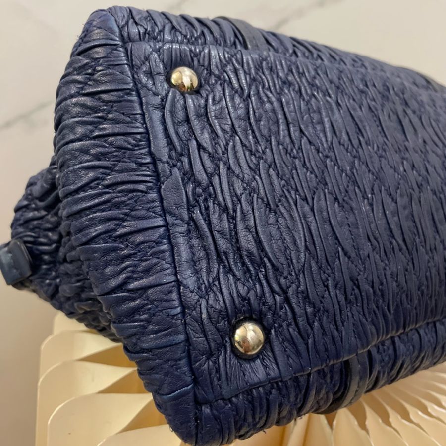 MIuMiu抓皺鏈條包|千金穿搭|可愛時尚-10