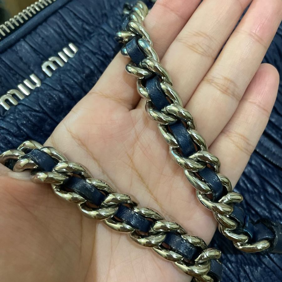 MIuMiu抓皺鏈條包|千金穿搭|可愛時尚-17
