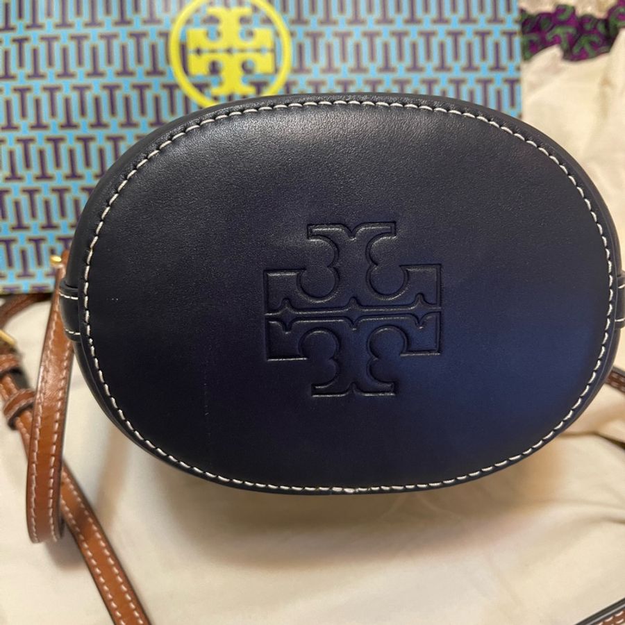 Tory Burch 經典滿版雙T印花皮革拼接手提包水桶包兩用包(海軍藍)-7