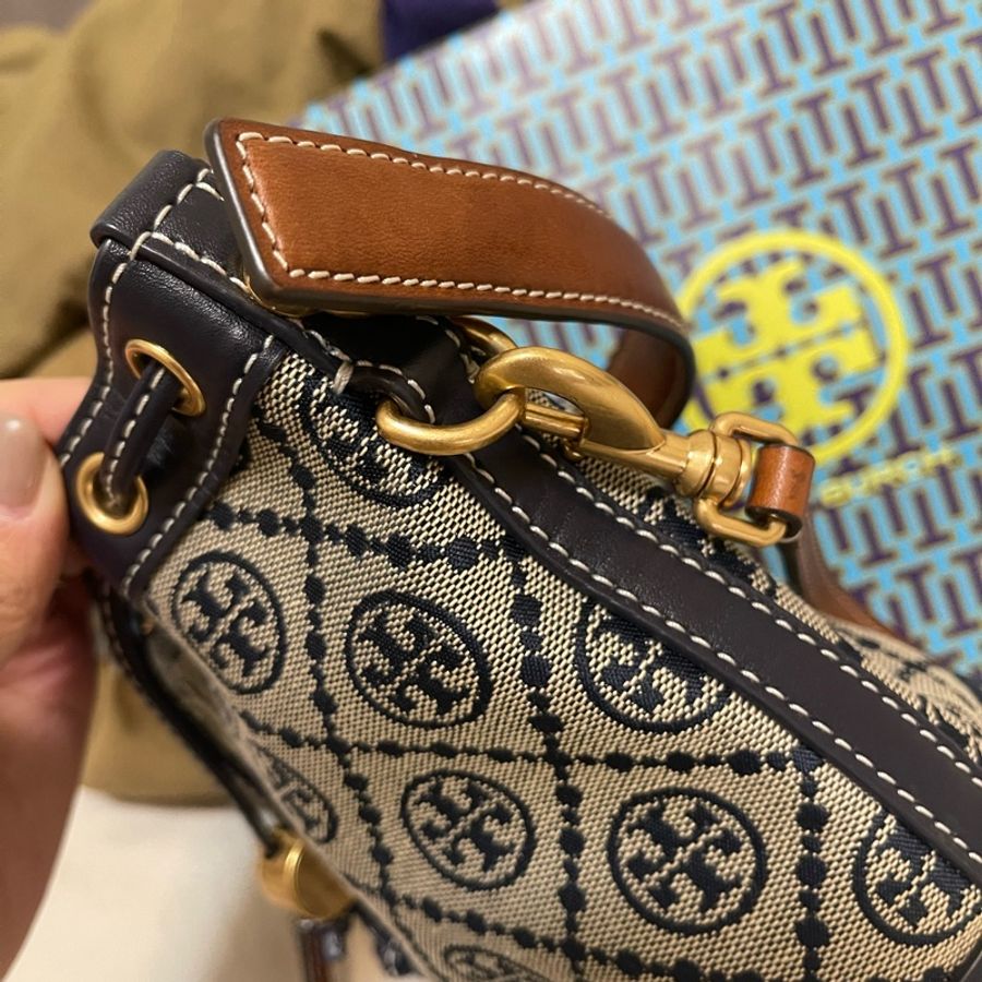 Tory Burch 經典滿版雙T印花皮革拼接手提包水桶包兩用包(海軍藍)-13