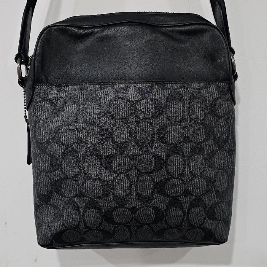 COACH 黑灰Logo包-1