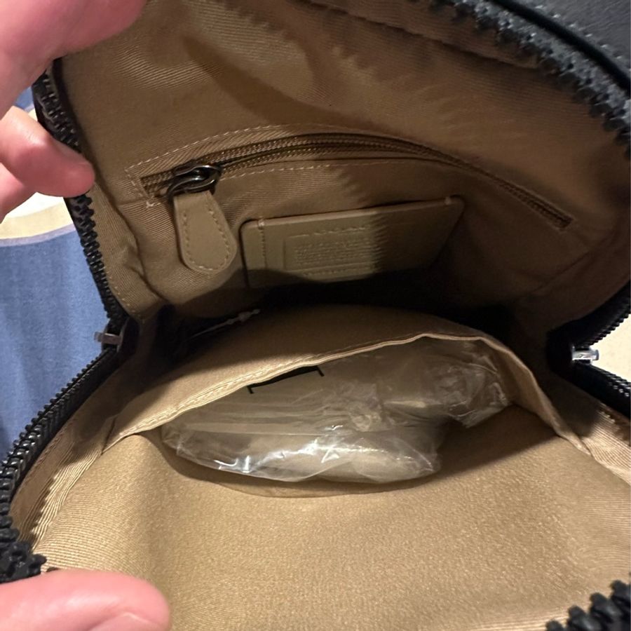 COACH 男款 緹花LOGO防刮皮革簡約拉鍊單肩背胸包-白色-8