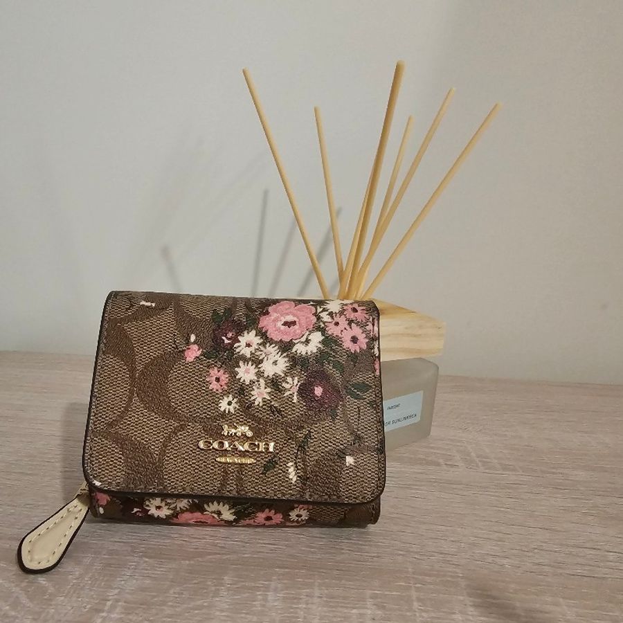 COACH 經典LOGO花卉印花拼接款扣式零錢短夾(花卉款)-7