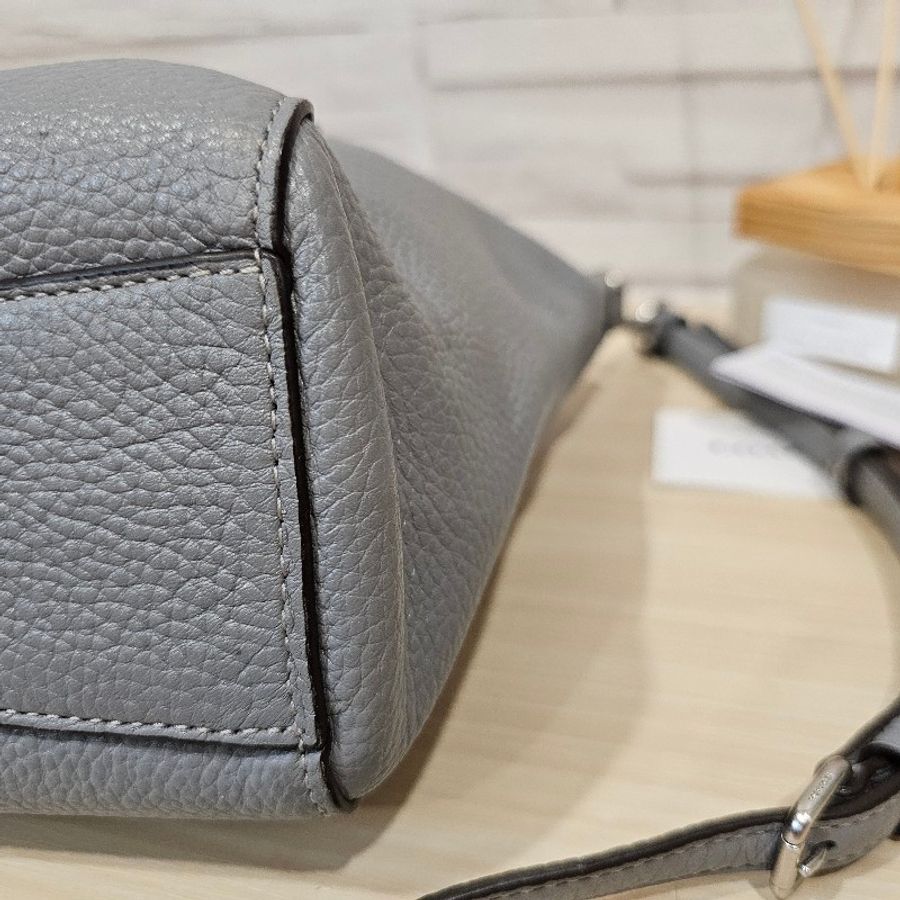 COACH 經典馬車LOGO前口袋拉鍊手提/斜背水餃包(莫藍迪灰)-12
